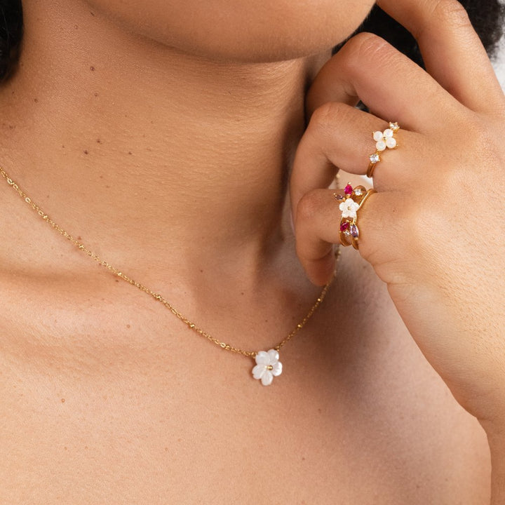 Incantevole Collana di Fiori